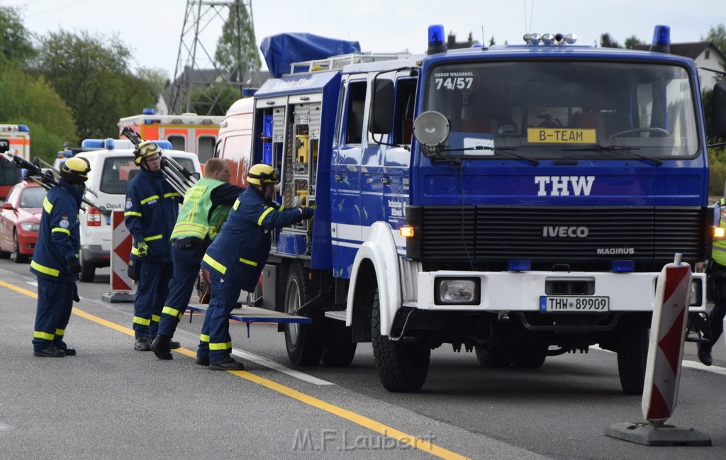 VU Gefahrgut LKW umgestuerzt A 4 Rich Koeln Hoehe AS Gummersbach P093.JPG - Miklos Laubert